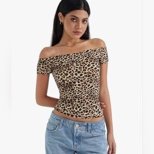 Elegant Animal Print Off-Shoulder Blouse 2025 NEW